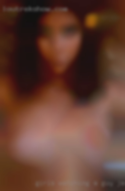Girls watching a guy jack milfs off on webcam.